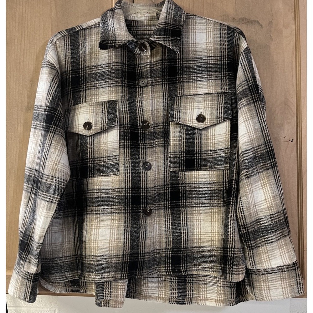 By Together Plaid Shacket Womens Small Tan Black White Button Front Flap Pockets